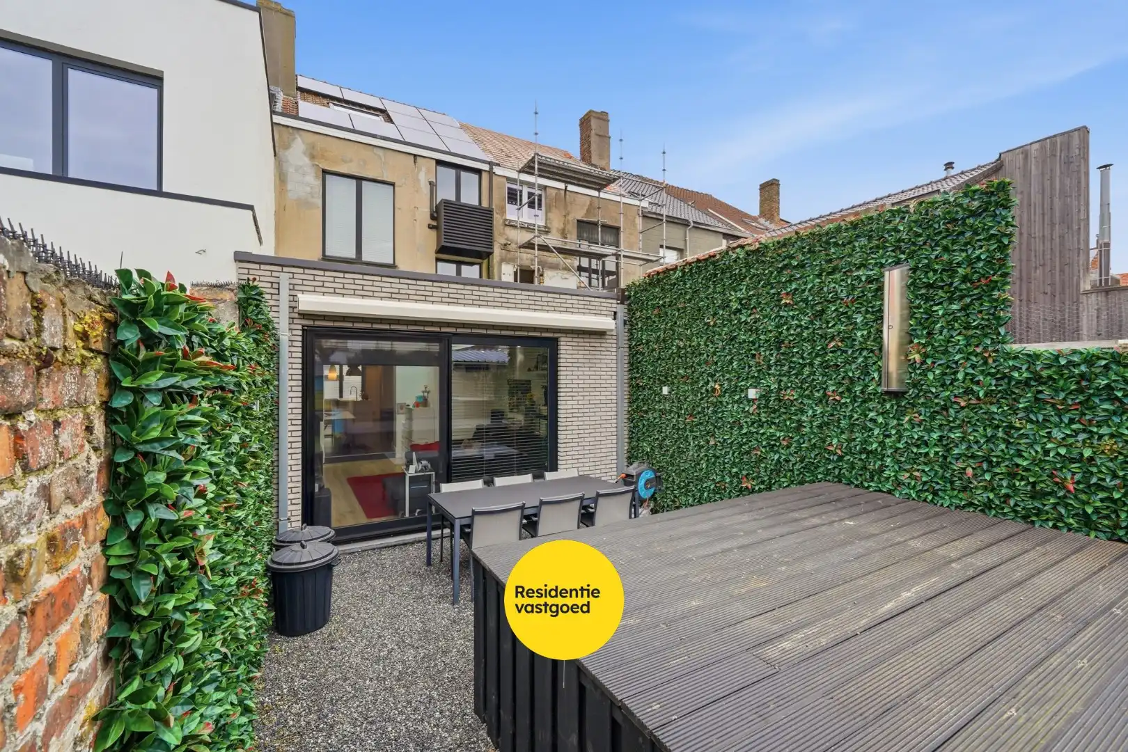 Volledig gerenoveerde woning met zonnige buitenruimte foto 6