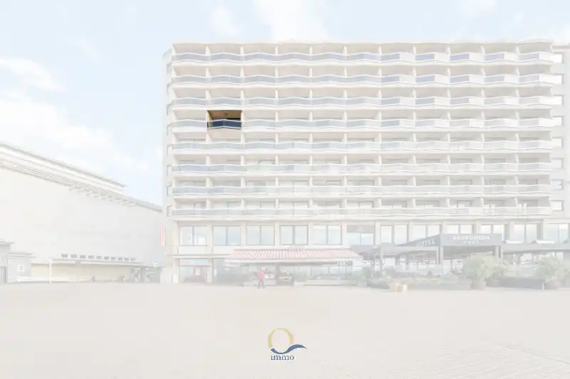 Subliem gerenoveerde studio met panoramisch zeezicht EN terras foto 16