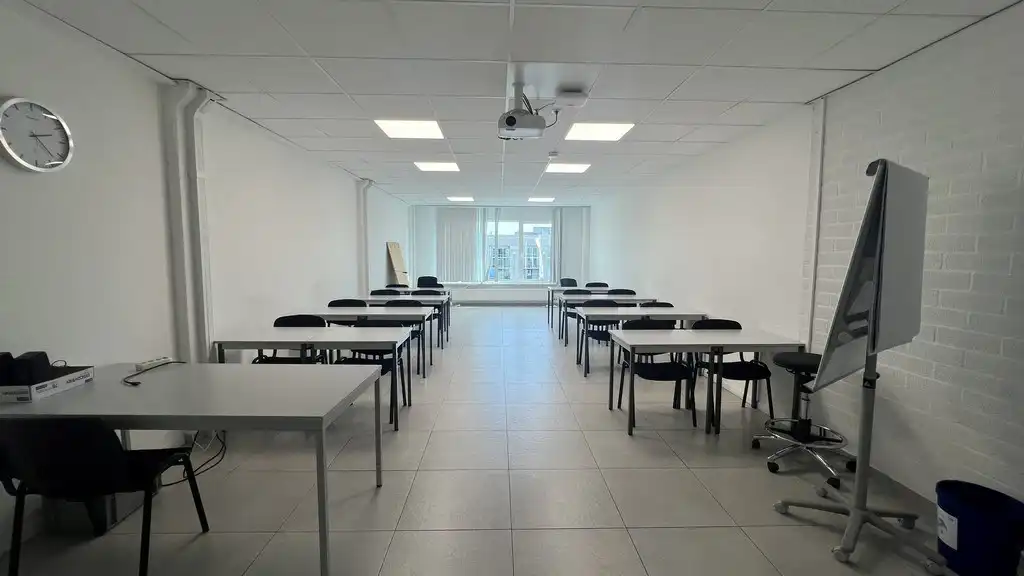 Loods met kantoren te huur in haven van Gent foto 14