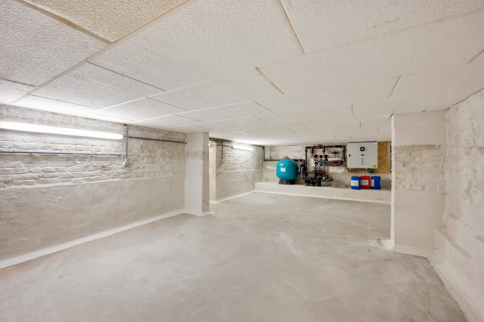 ENERGETISCHE HOOGSTAANDE GERENOVEERDE WONING MET VERWAMRD ZWEMBAD foto 24
