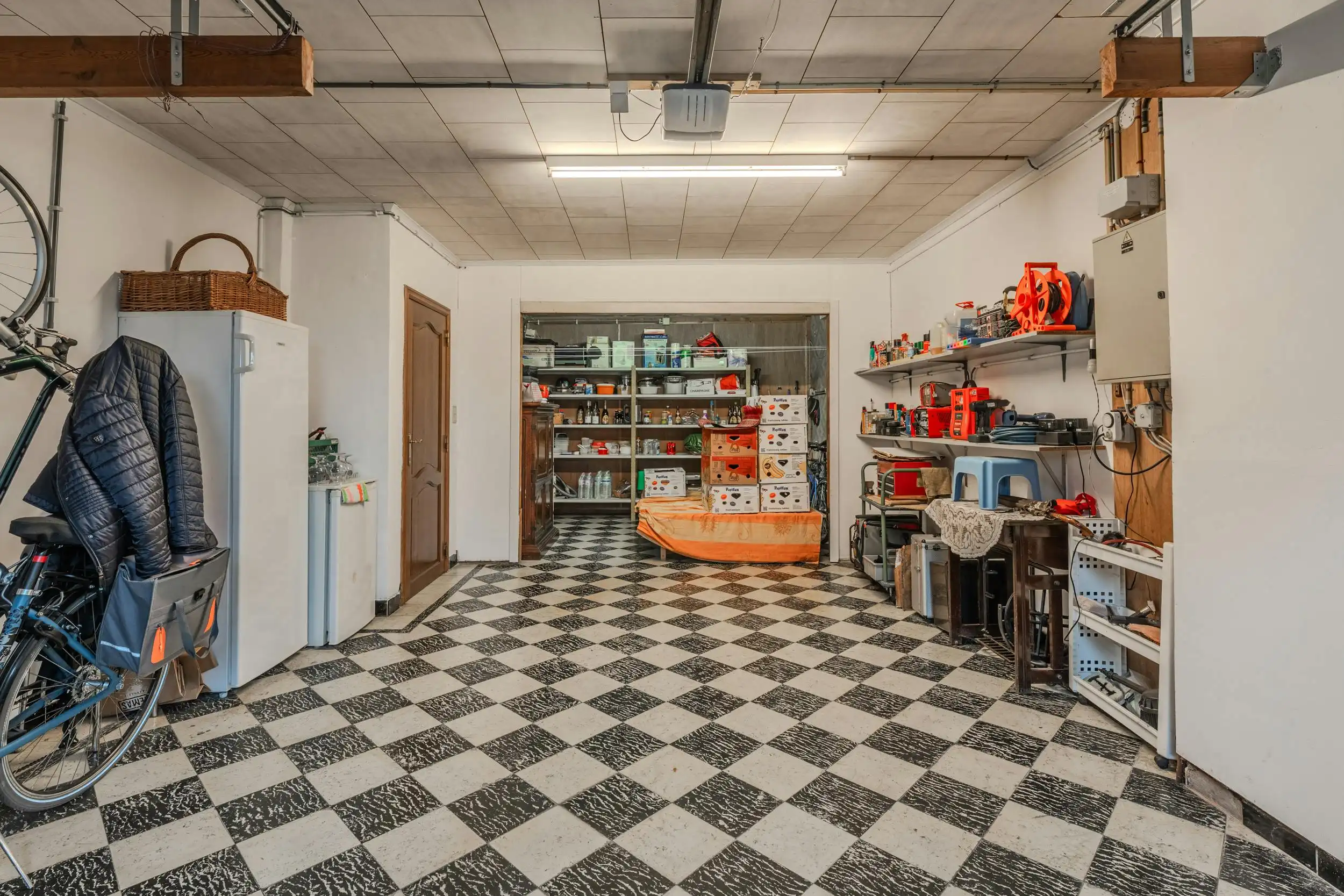 Te renoveren woning met 3 slaapkamers te koop! foto 23