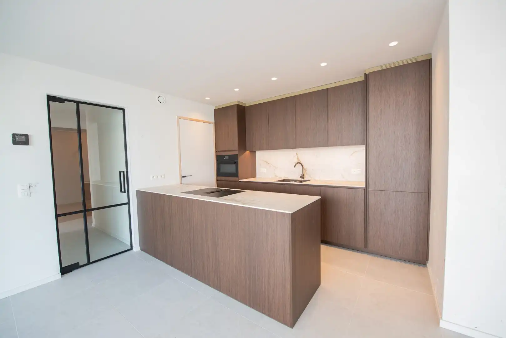 Prachtig, kwaliteitsvolle nieuwbouwappartement in het hartje van Kruishoutem! foto 2
