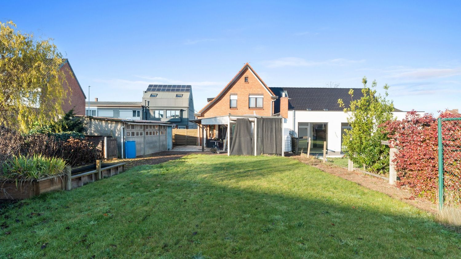 Te renoveren halfopen bebouwing met 2 slaapkamers. foto 14