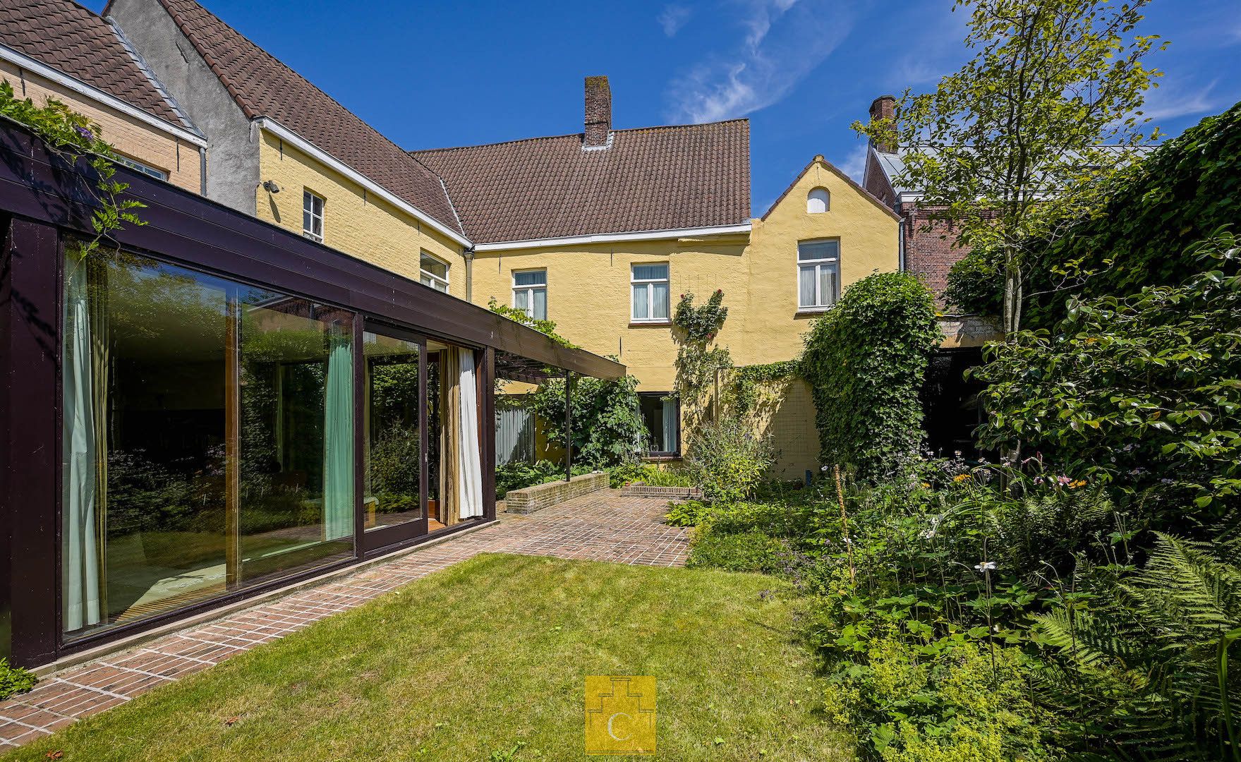 exclusieve herenwoning met grote garage en zonnige tuin, sublieme locatie bij Pandreitje foto 1