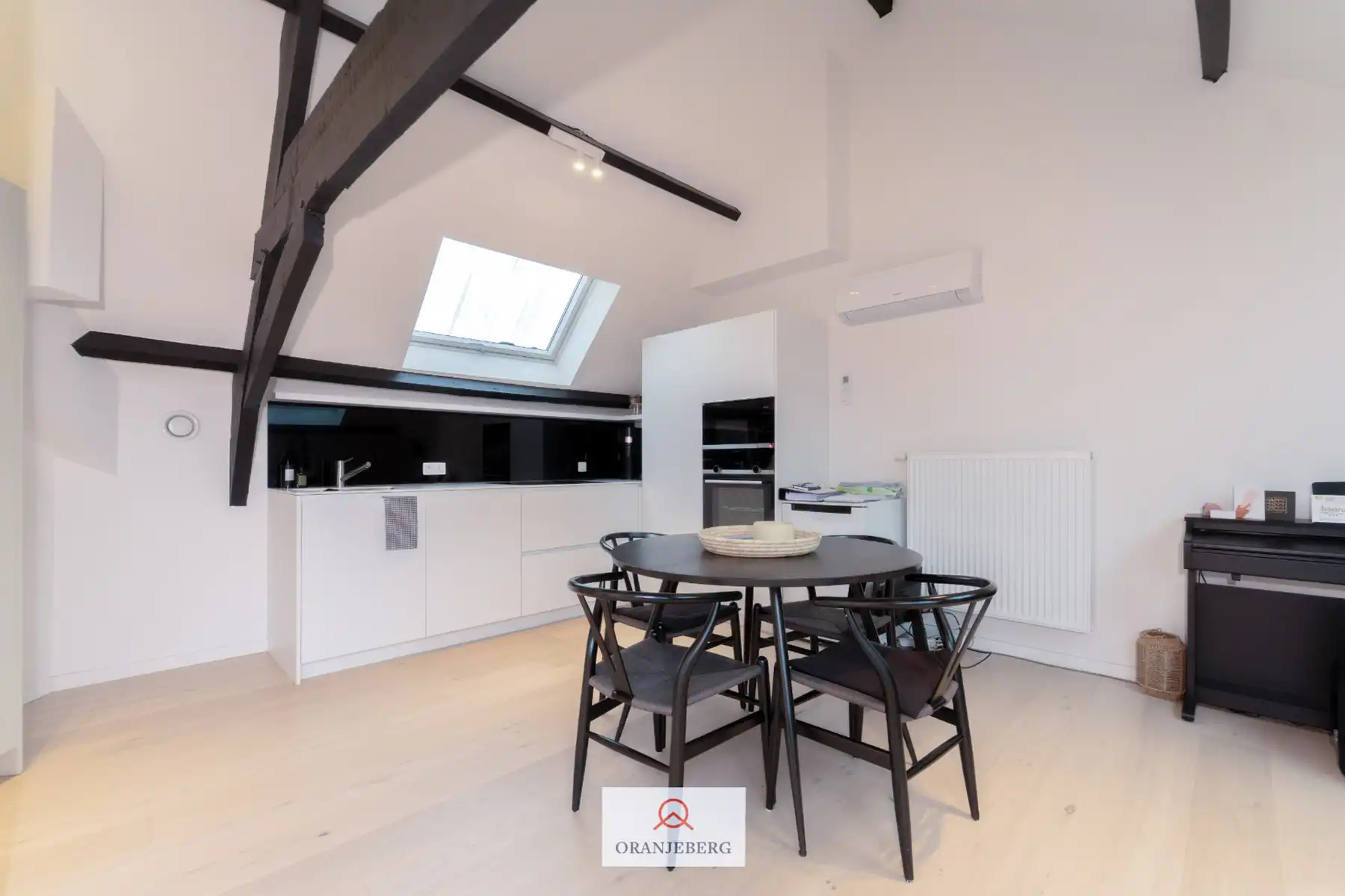 Prachtige duplex met zonnig terras aan Coupure foto {{pictureIndex}}