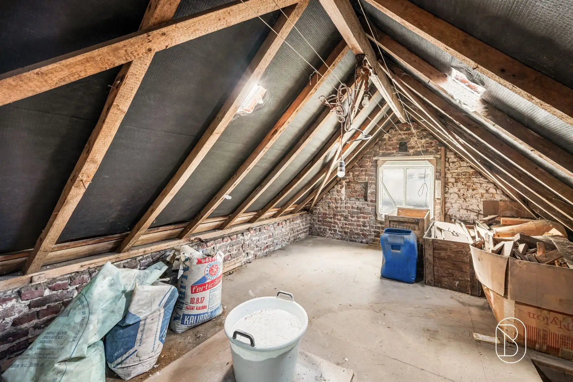 Te renoveren woning met potentieel! foto 14