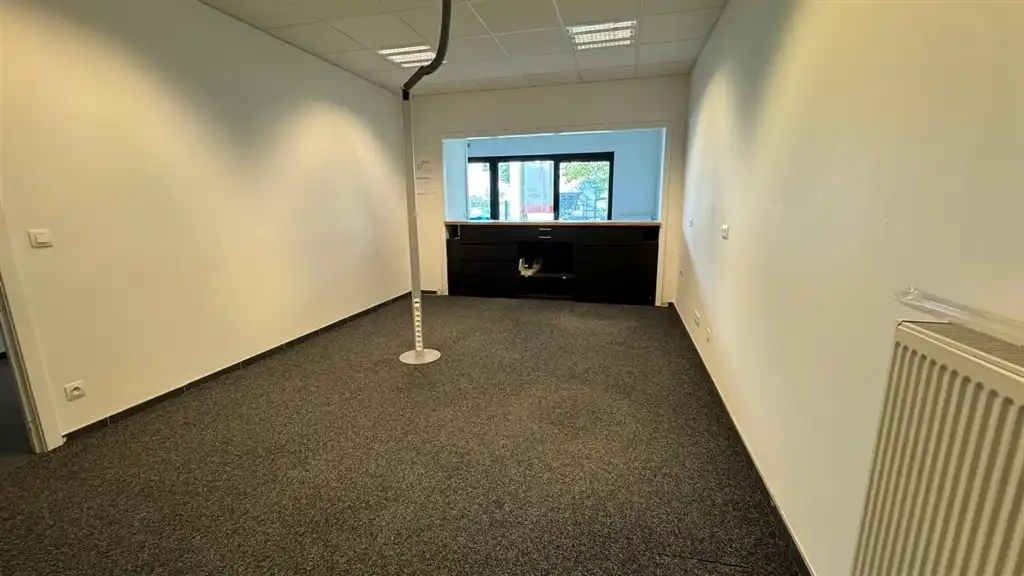 Te Huur: Magazijn met kantoor te Mechelen nabij R6 en E19  foto 8