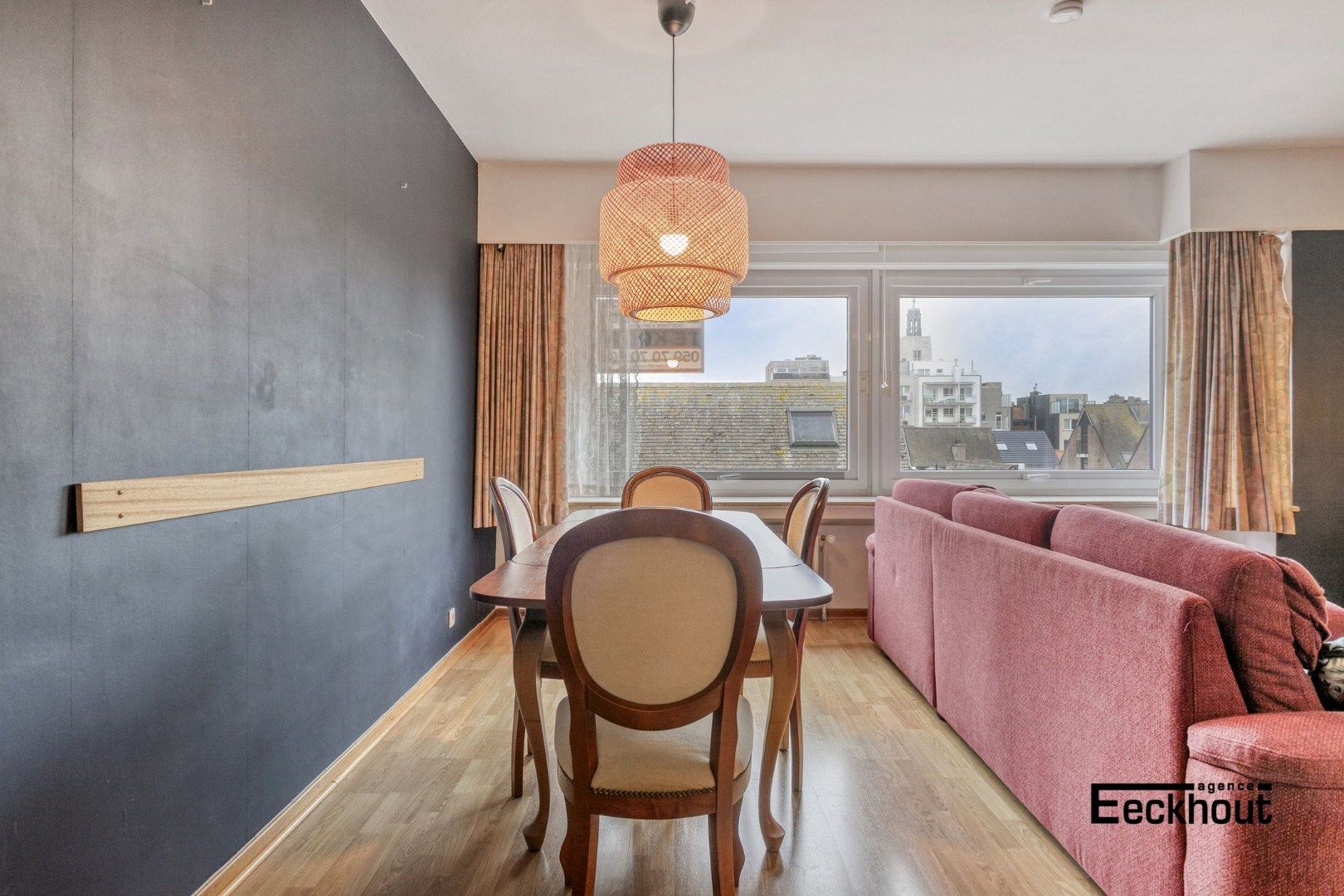 Ruim en lichtrijk appartement aan het gezellige 'Visserspleintje' in hartje Oostende foto 5