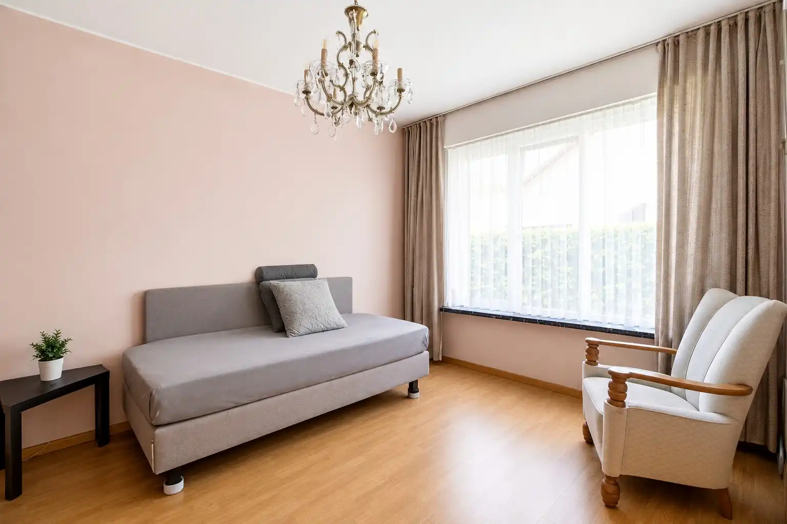 Te renoveren woning op een uitzonderlijk ruim perceel nabij het centrum van Tielt! foto 10