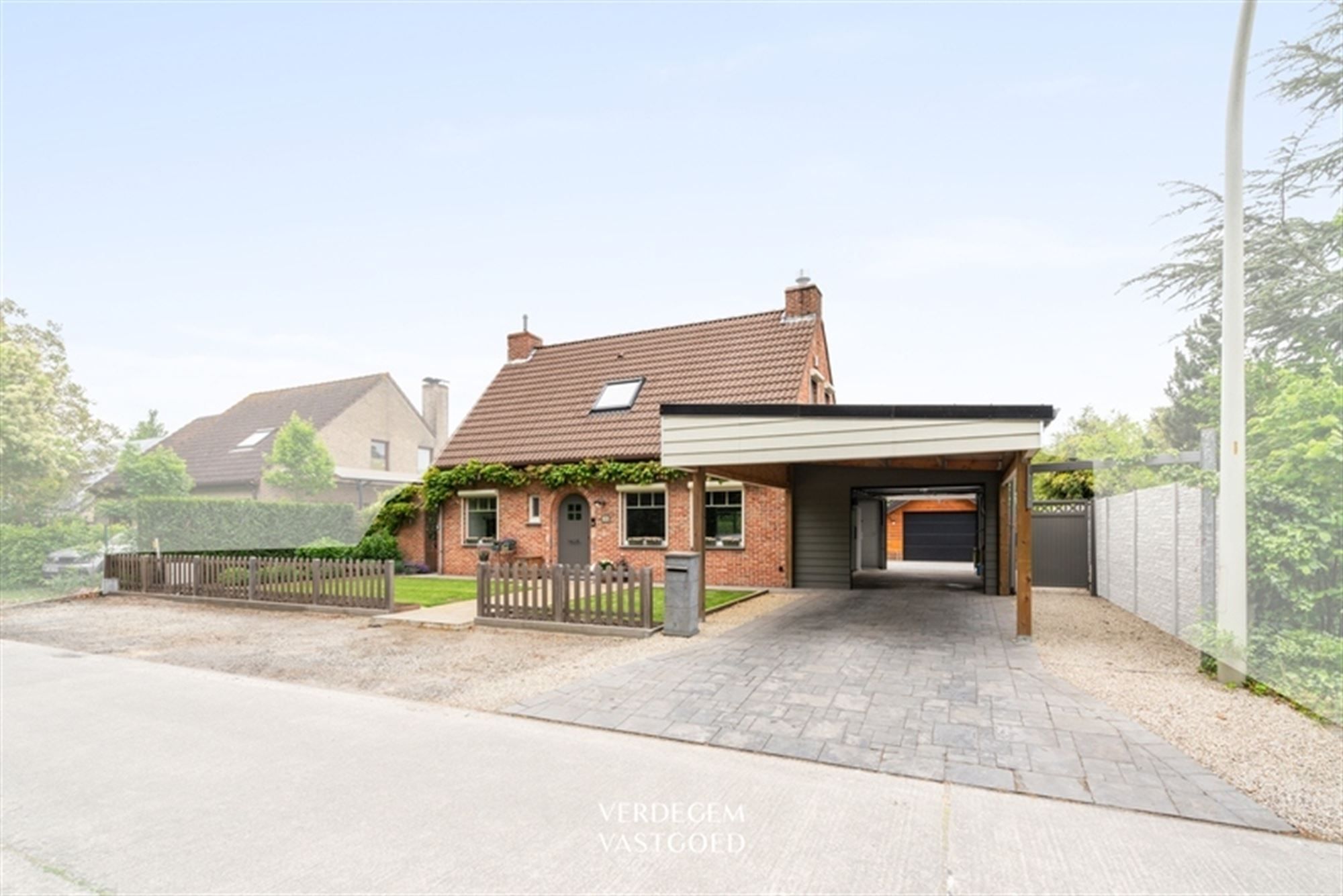 Prachtig en instapklaar wonen in landelijke stijl met garages, atelier en geniettuin foto 25