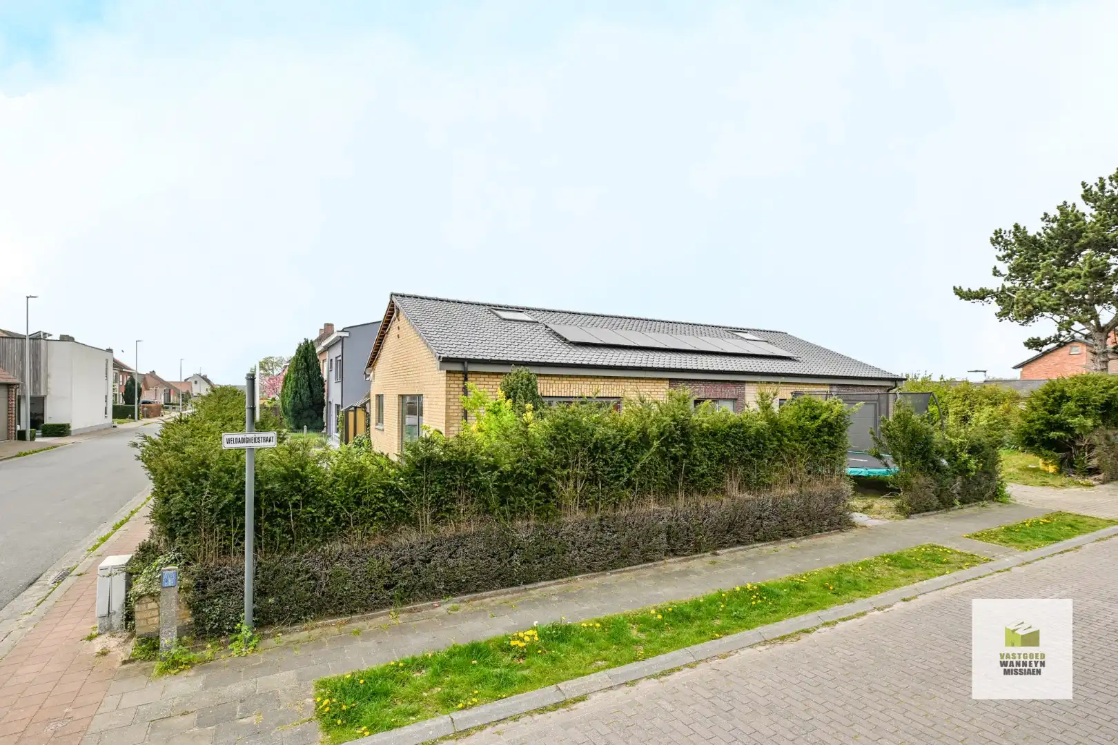 Gerenoveerde woning met 3slpk, garage en tuin op 648m2 foto 17