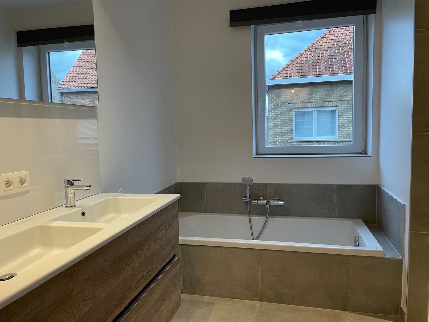 Recent en verzorgde hoekwoning met 2 parkeerplaatsen en garage foto 11