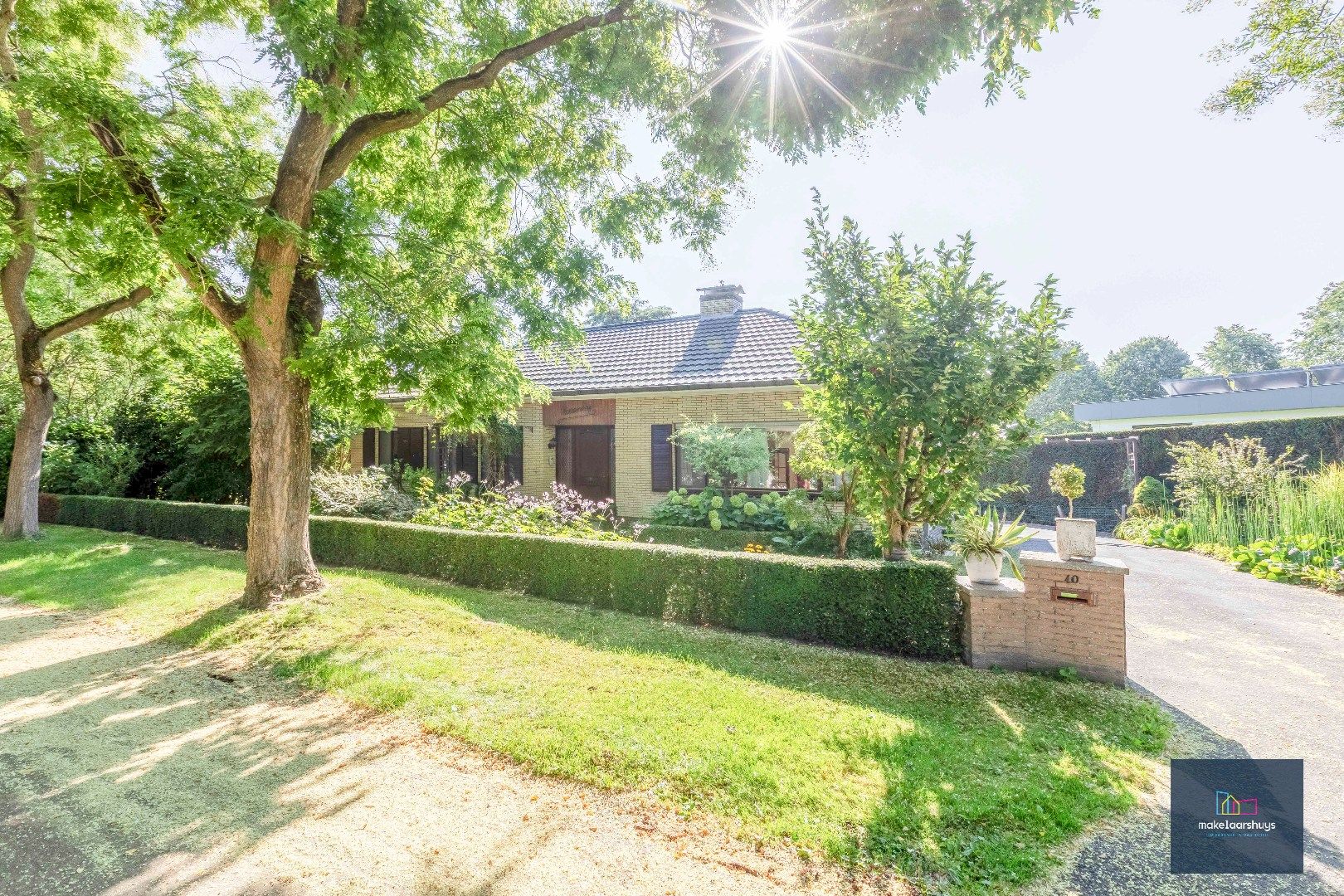 Rustig gelegen ruime bungalow met dubbele garage in Drongen foto 2