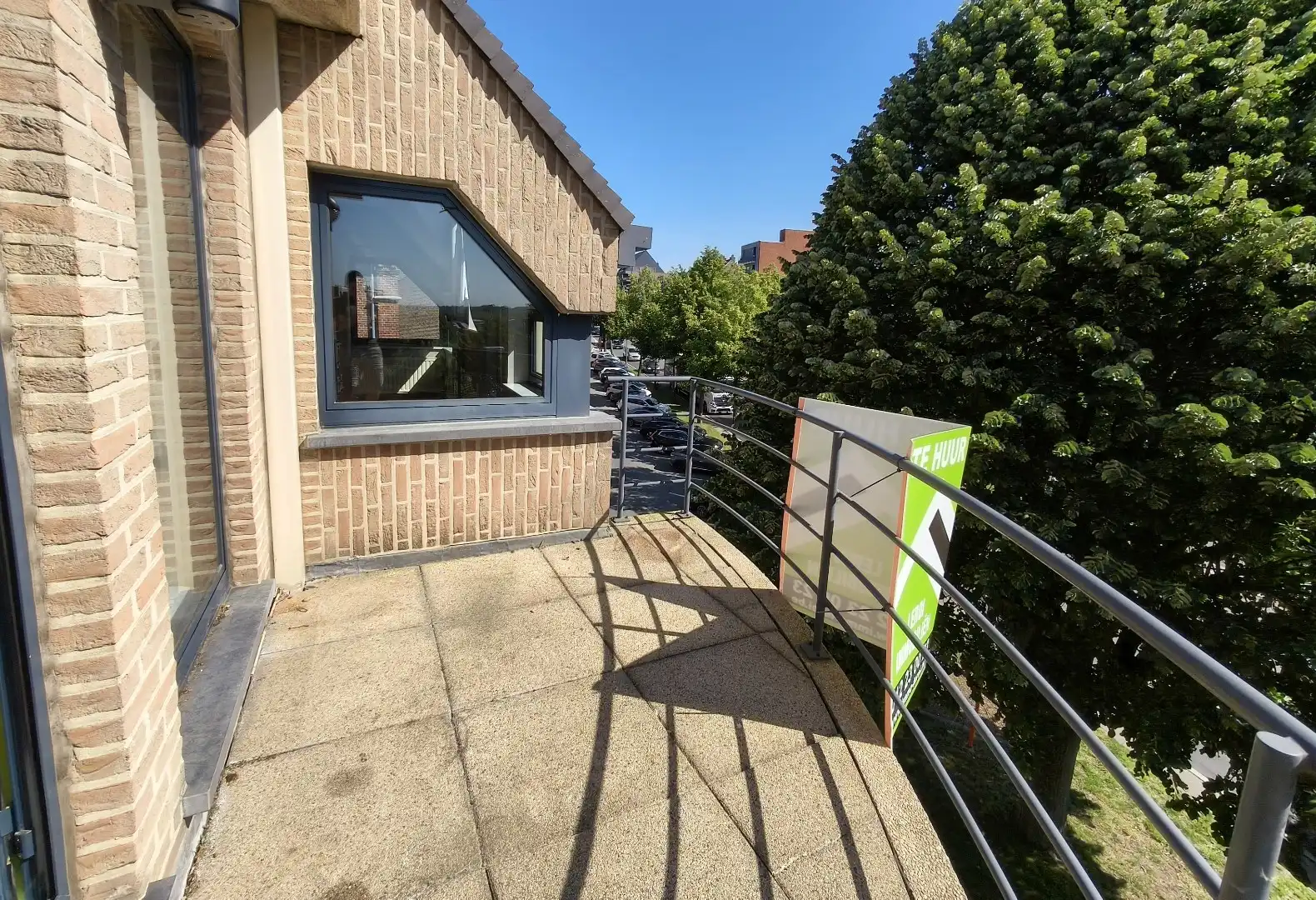 RUIM APPARTEMENT (124M²) MET GARAGE - PRACHTIG GELEGEN foto 3