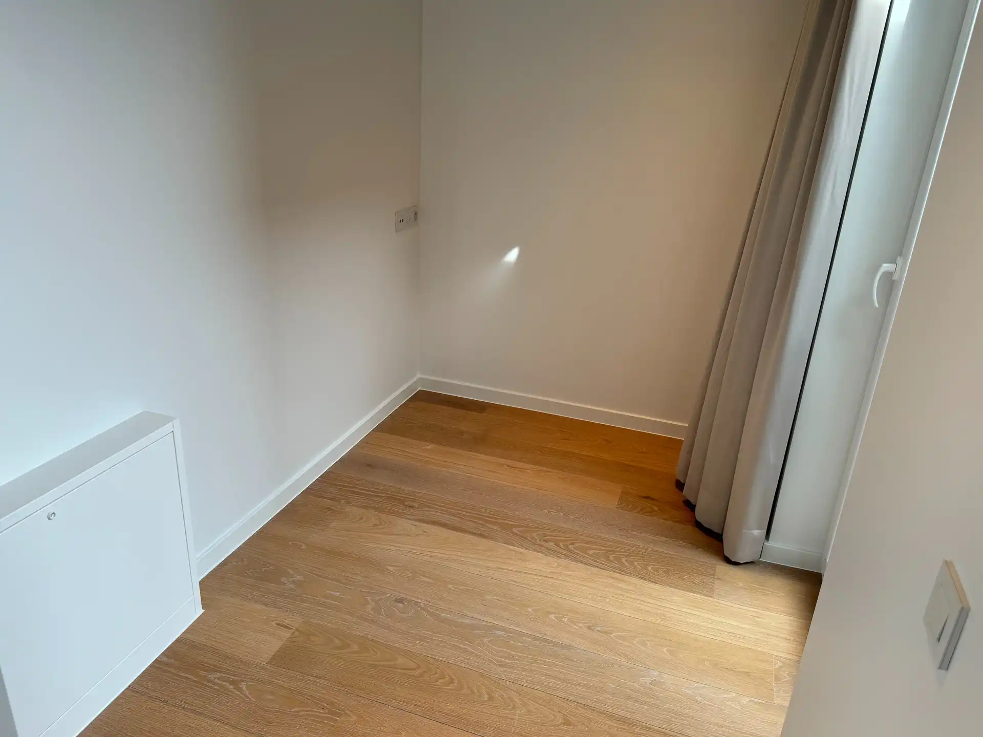 Ruim appartement met 3 slaapkamers, 2 badkamers en garage. foto 13