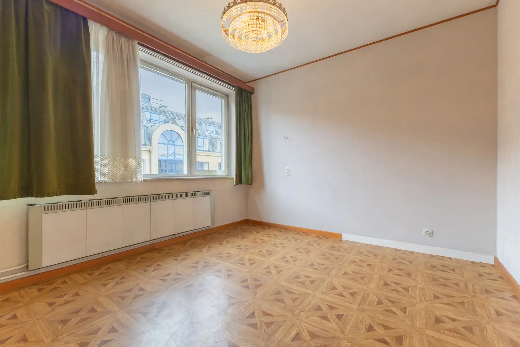 Residentieel gelegen woning met 5 slaapkamers en tuin foto 25