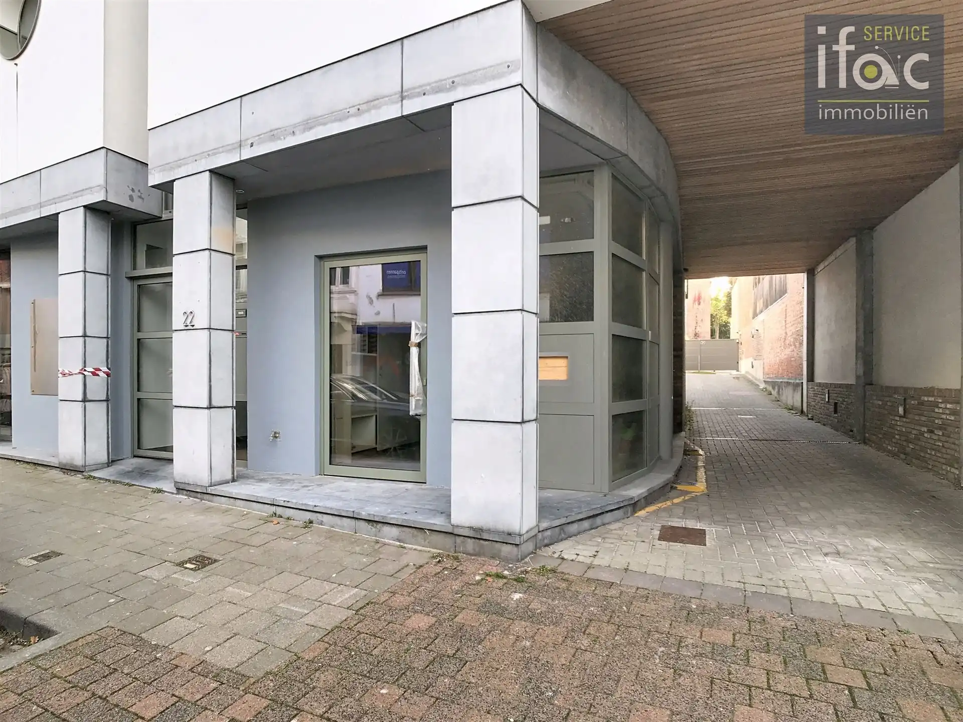 Commercieel gelijkvloers met parking foto 2