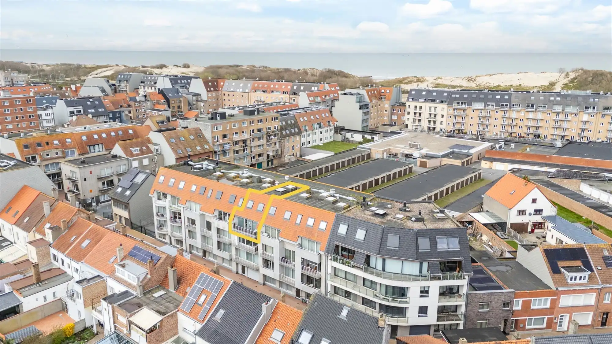 Instapklaar duplex appartement met terras aan zee! foto 18