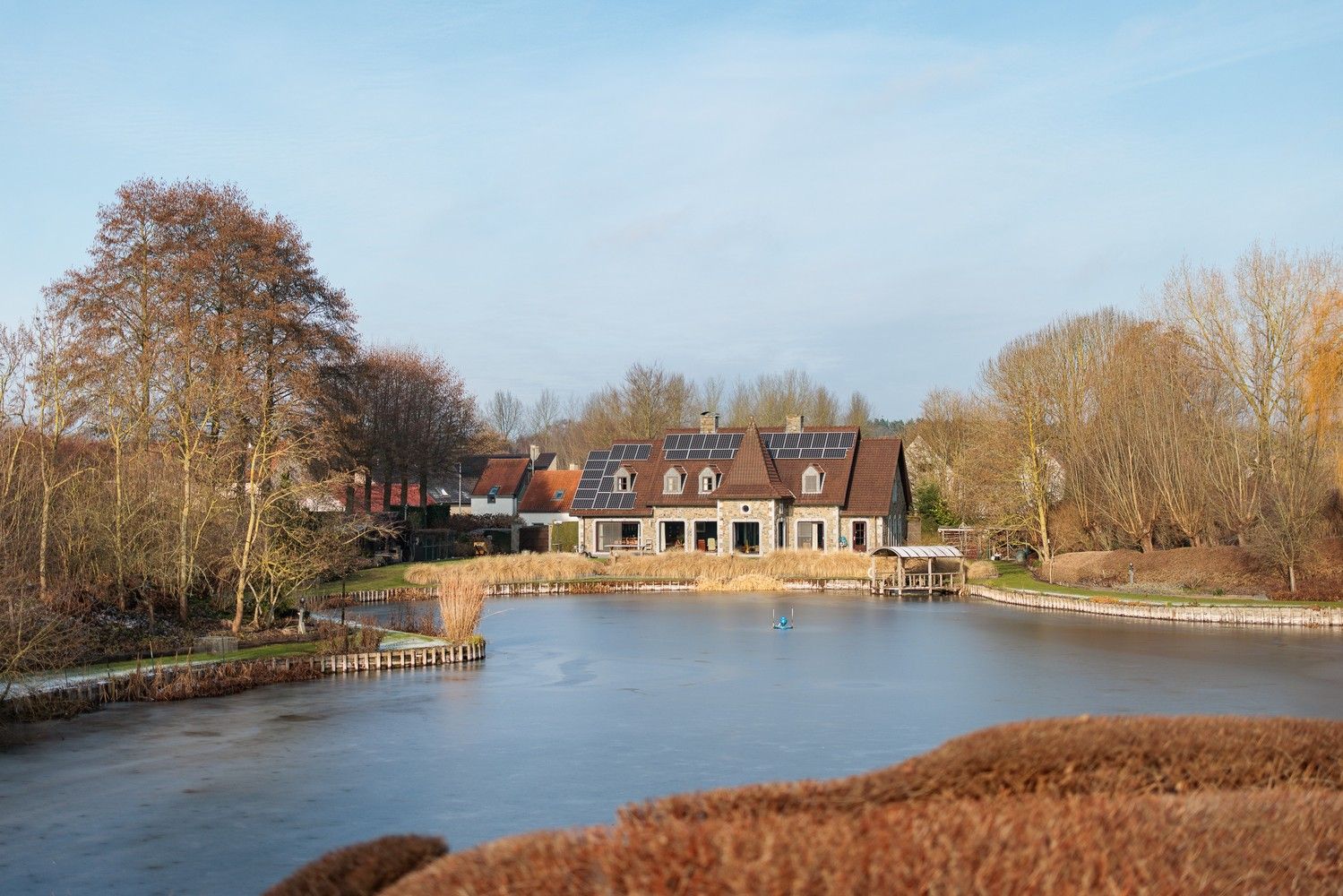 Uitzonderlijk domein van ca 1,2ha op unieke locatie foto {{pictureIndex}}