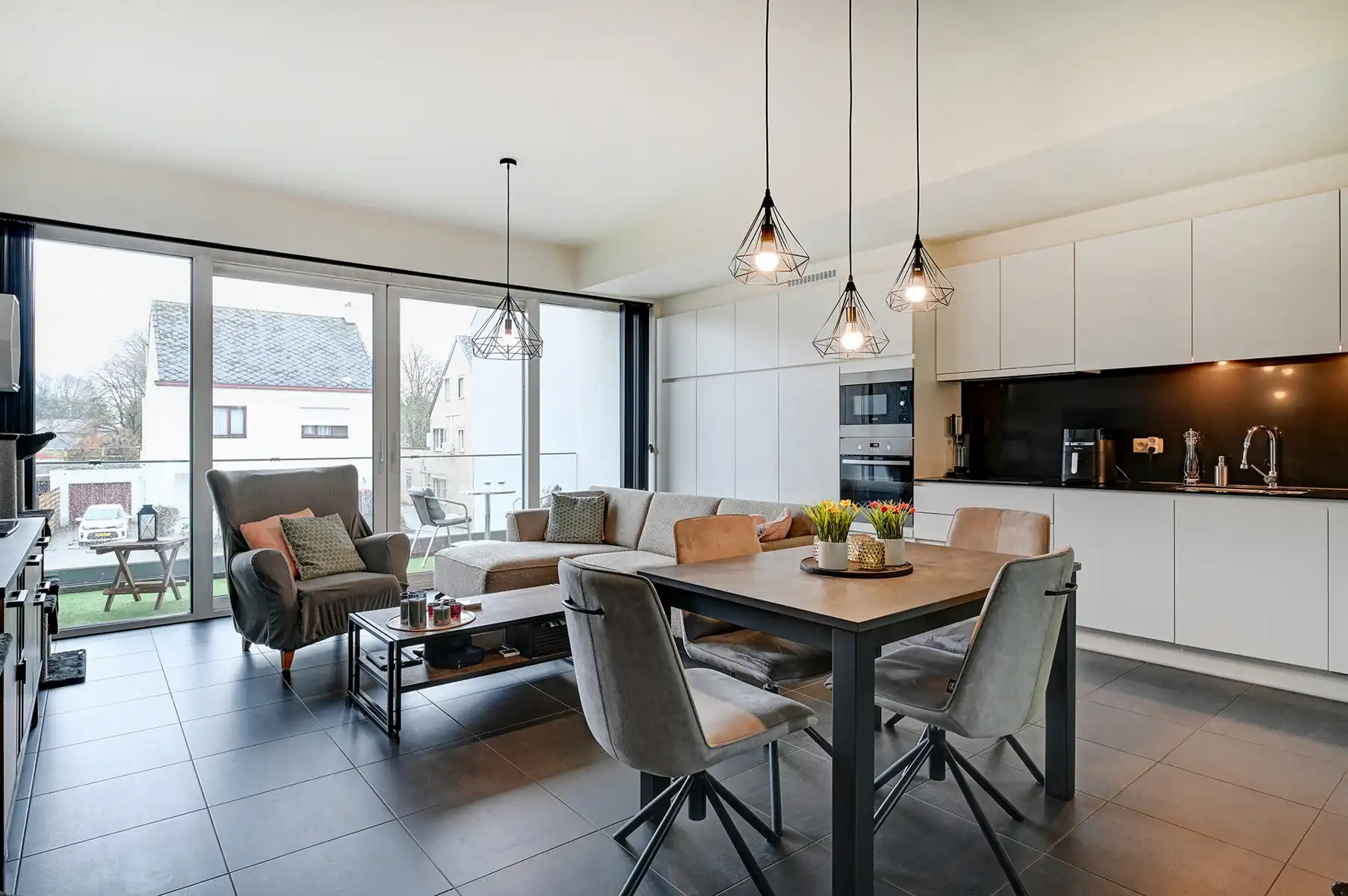 Lichtrijk 2 slpk appartement met zuidgericht terras op een toplocatie!! foto 4
