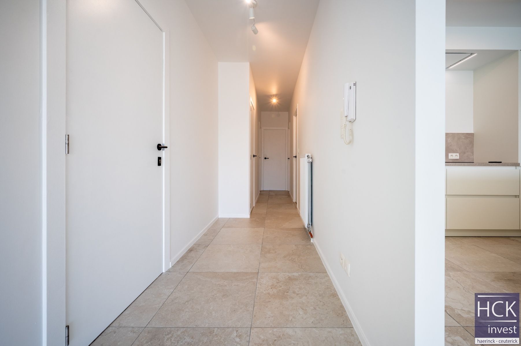 WAREGEM - Prachtig gerenoveerd appartement met 2 SLPK. en terras foto 7