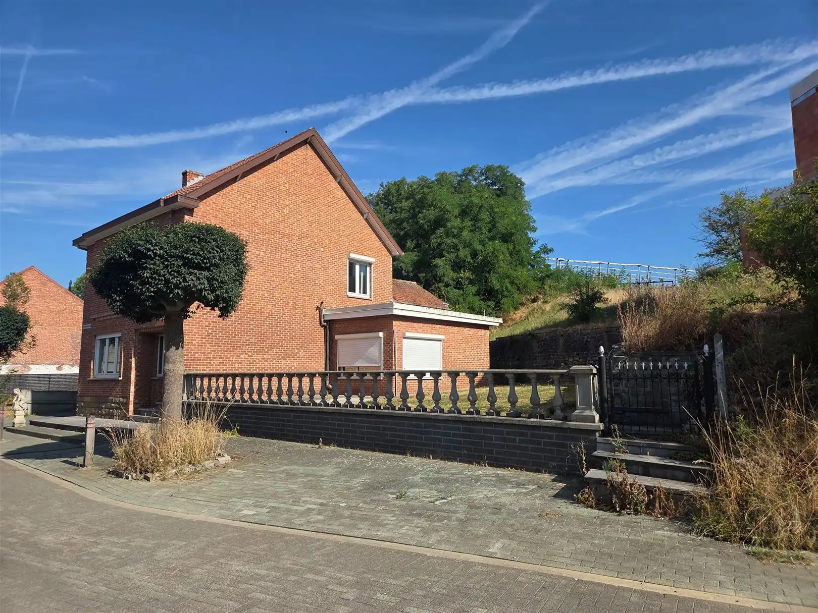 Ruime vrijstaande woning met garage. foto 4