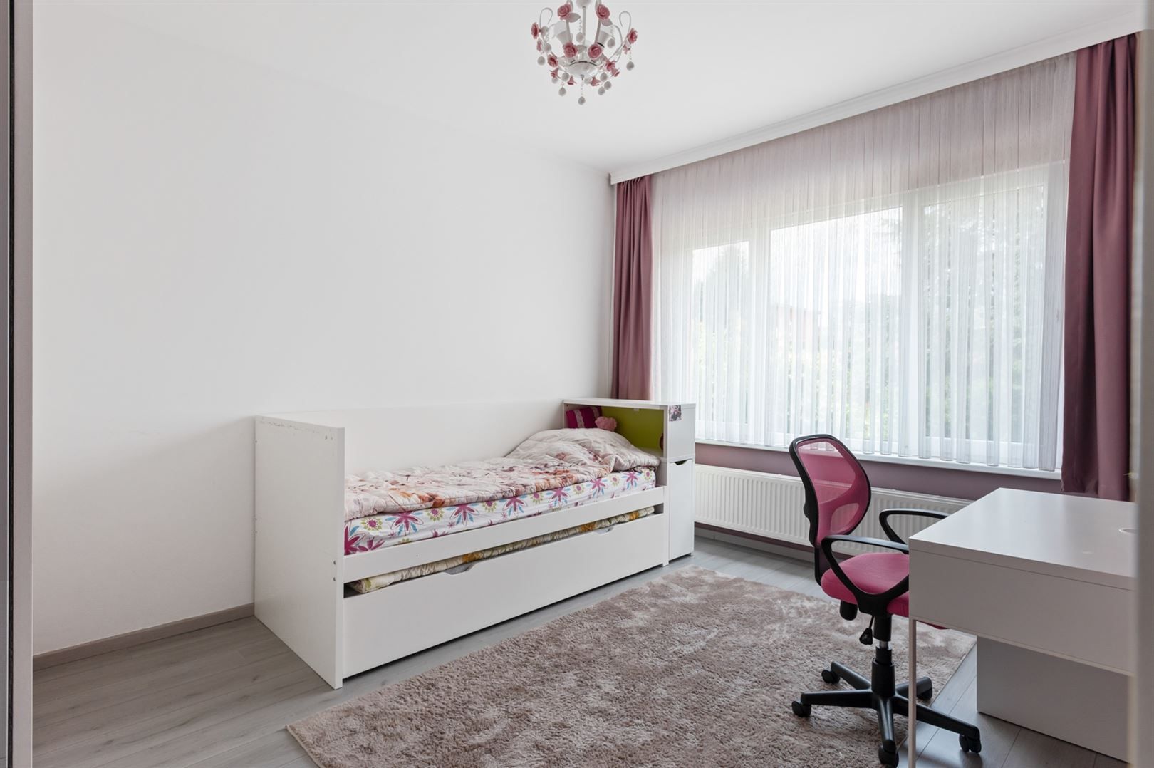 Gerenoveerde halfopen woning op ca. 300m2 met garage en tuin. foto 12