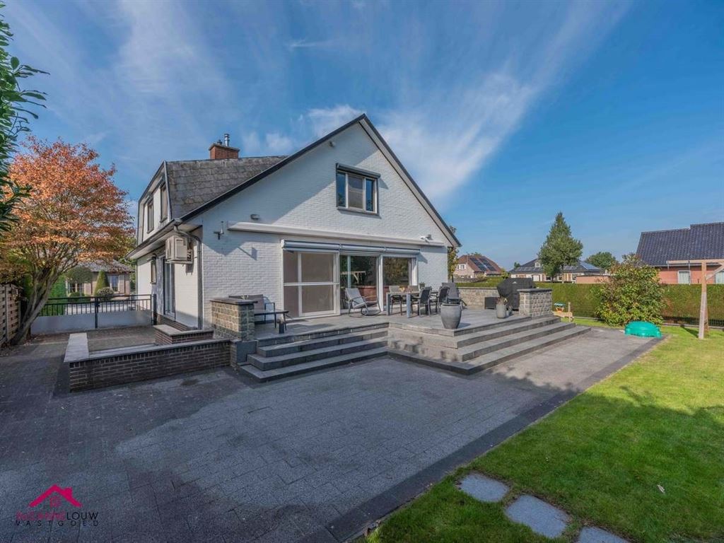 Ruime, vrijstaande gezinswoning foto 3