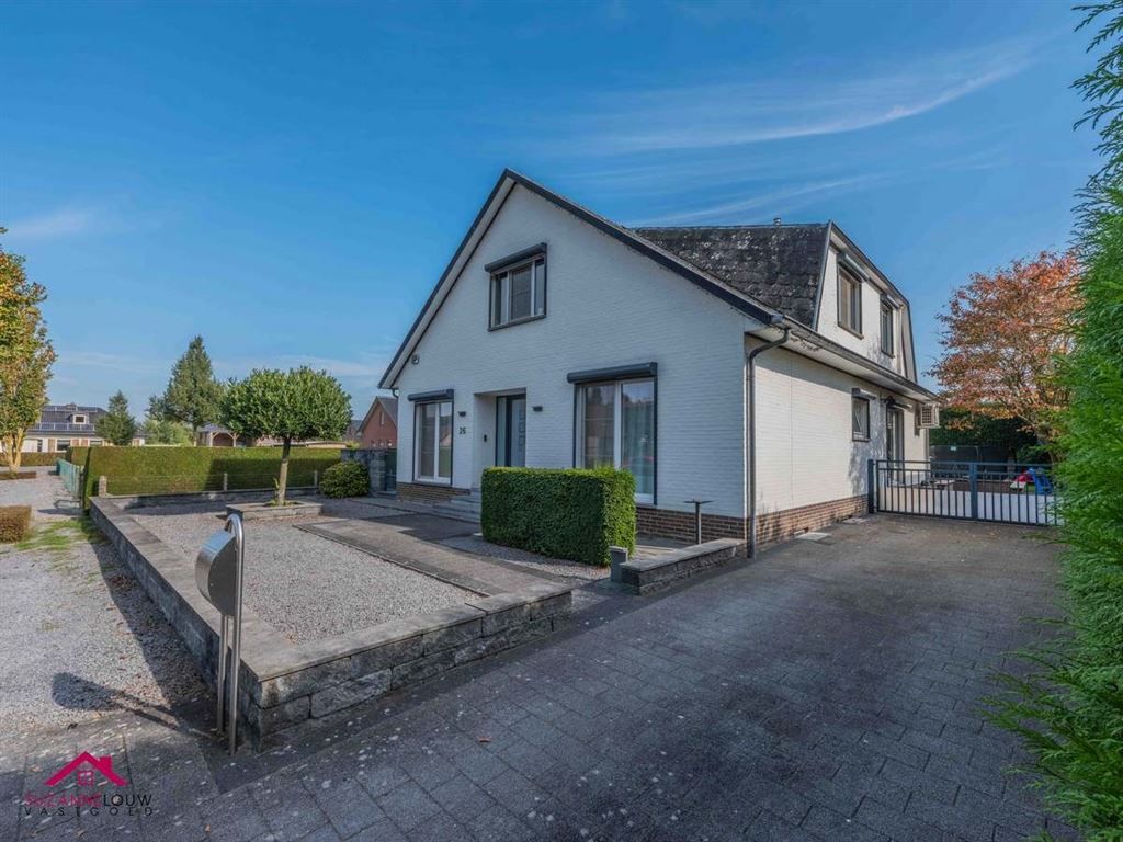 Ruime, vrijstaande gezinswoning foto 3