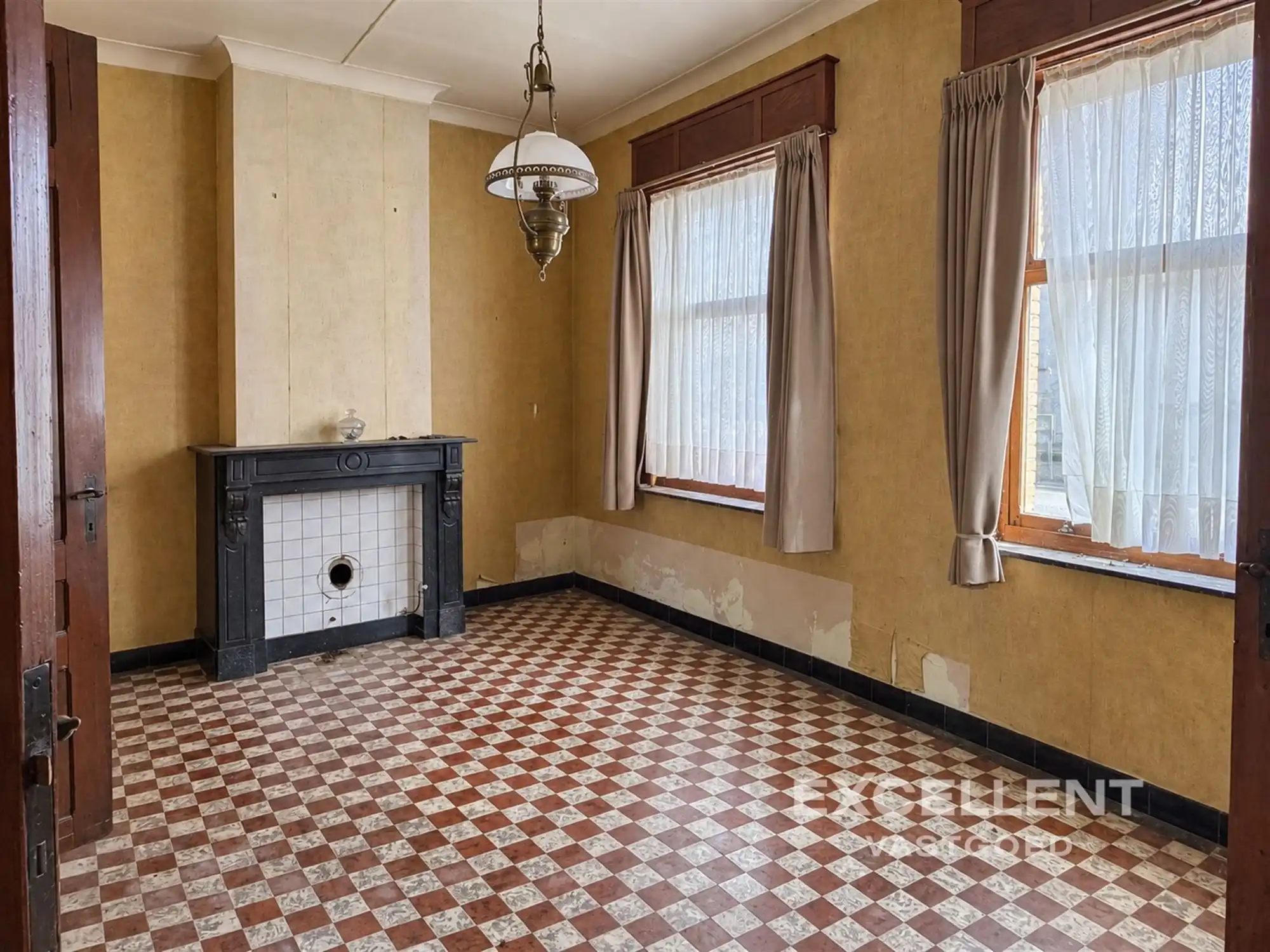 Woning met commerciële ruimte op uitzonderlijk perceel foto 2