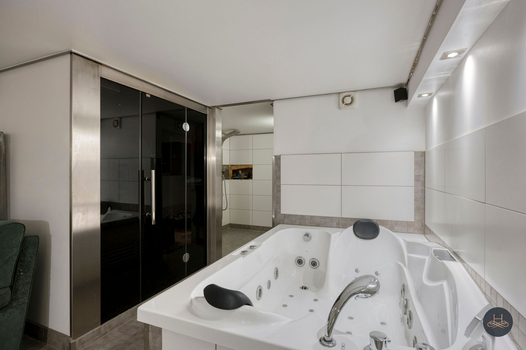 Stijlvolle bel-etage met wellness en tuin foto 23