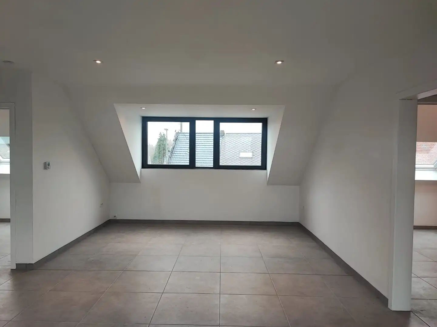 Leuk en modern 2 slaapkamer appartement gelegen te Olmen centrum ! foto 4