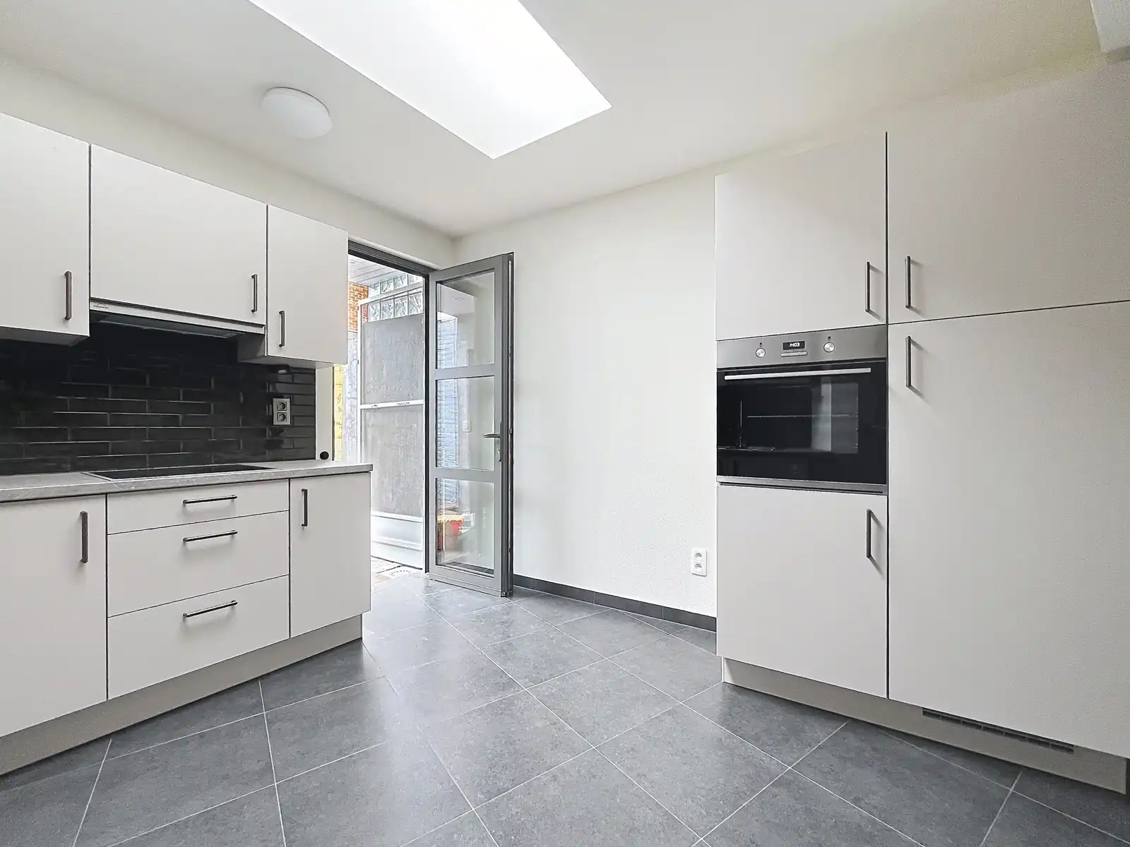 Rijwoning met 3 slpks en koer nabij het centrum foto 6