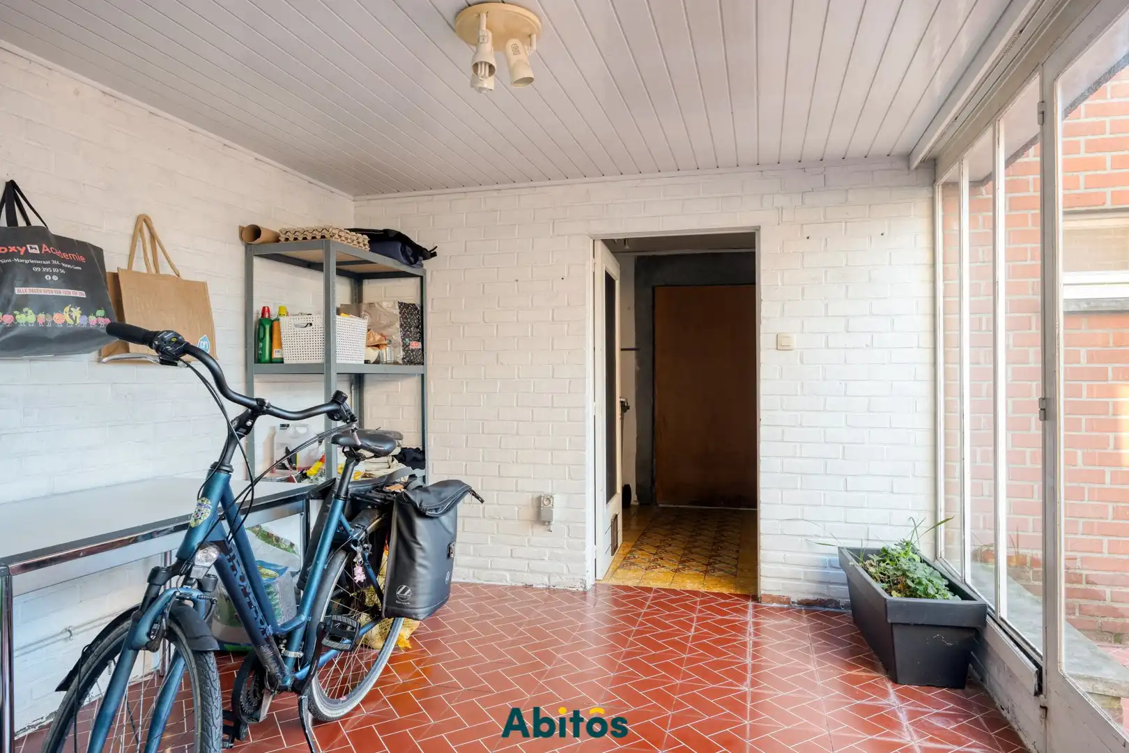 Halfopen woning met ruime opslagruimte foto 27