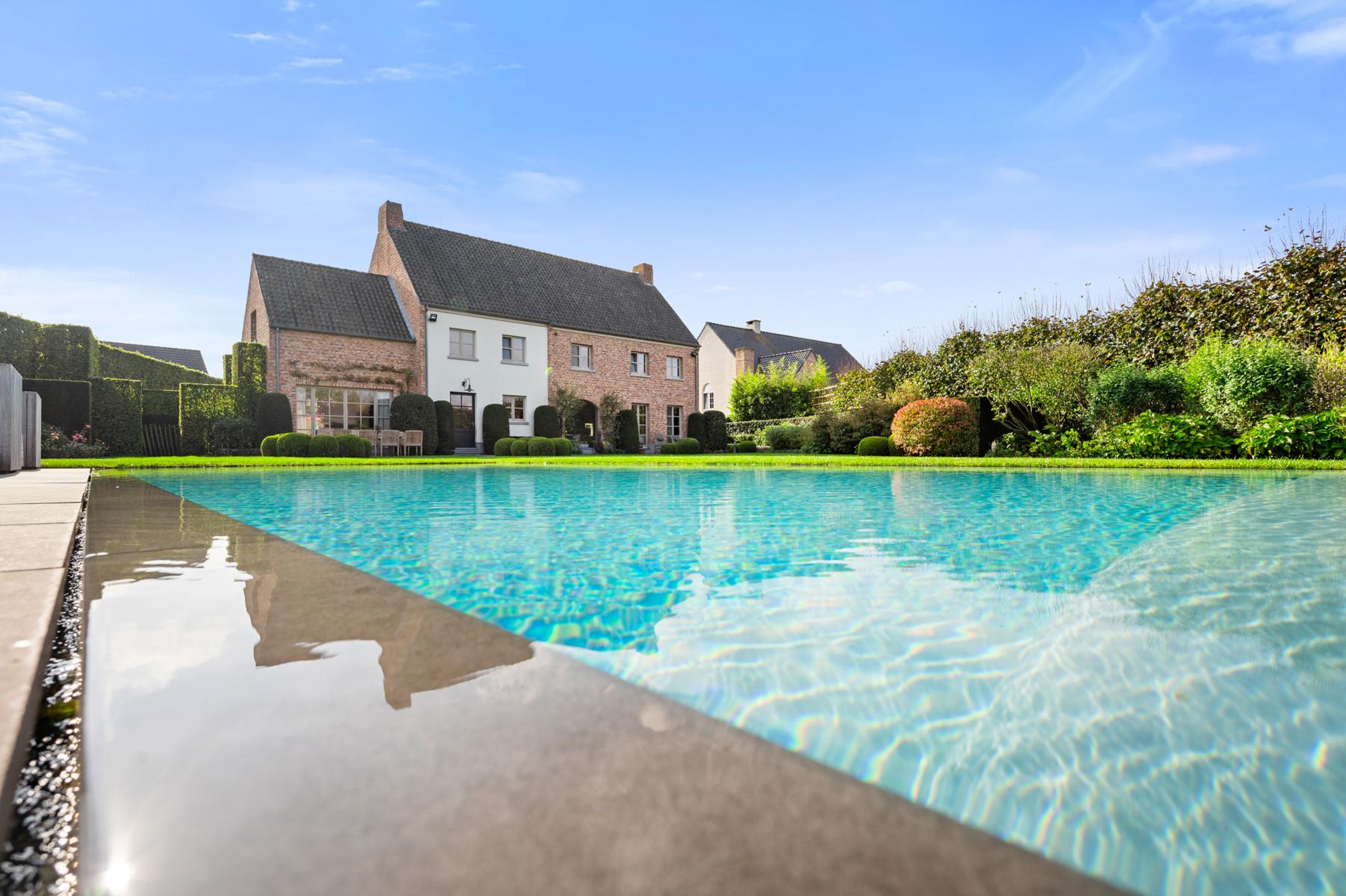 Prachtige instapklare villa met zwembad en poolhouse. foto 39