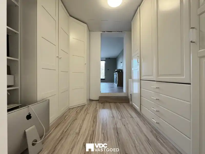 Halfopen bebouwing – gerenoveerd & bijgebouwd in 2020 – EPC B – 3 slpks – prachtige tuin – 183 m² woonopp. foto 11