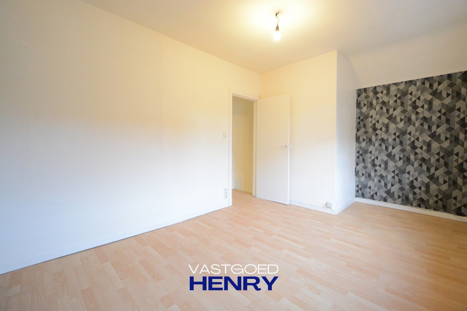 Gerenoveerde woning in hartje Adinkerke met garage! foto 13