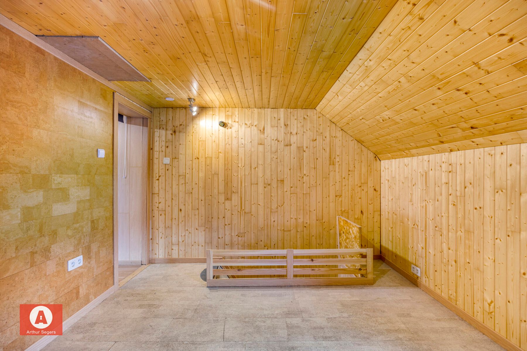 Te renoveren starters-woning of project  foto 18