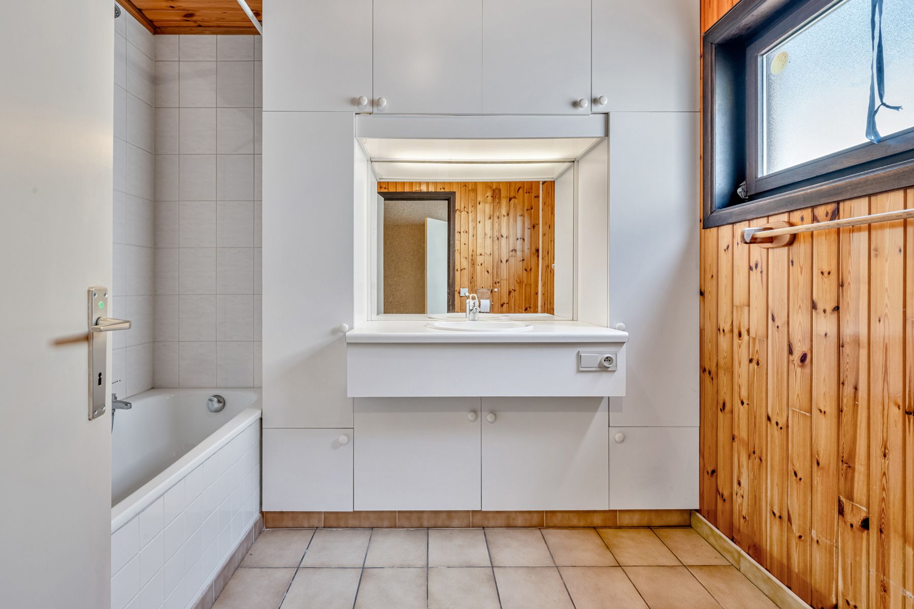 Authentieke burgerswoning met 4 slaapkamers en tuin! foto 12