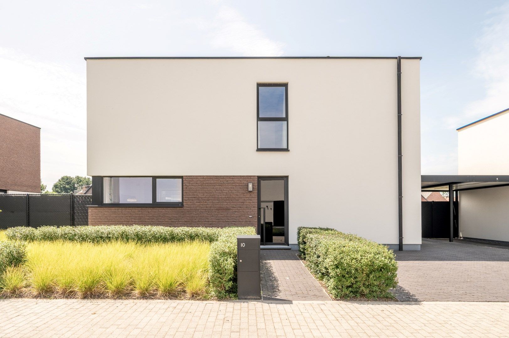 Luxueus afgewerkte alleenstaande woning op 481 m² foto {{pictureIndex}}