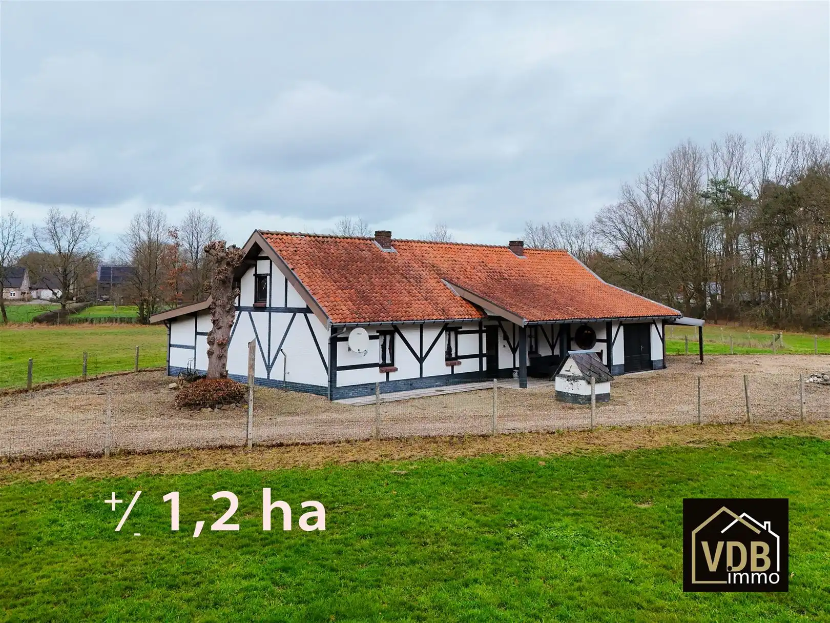 Hoofdfoto van de publicatie: Charmante hoeve met paardenstal op 1,2 ha in absolute rust.
