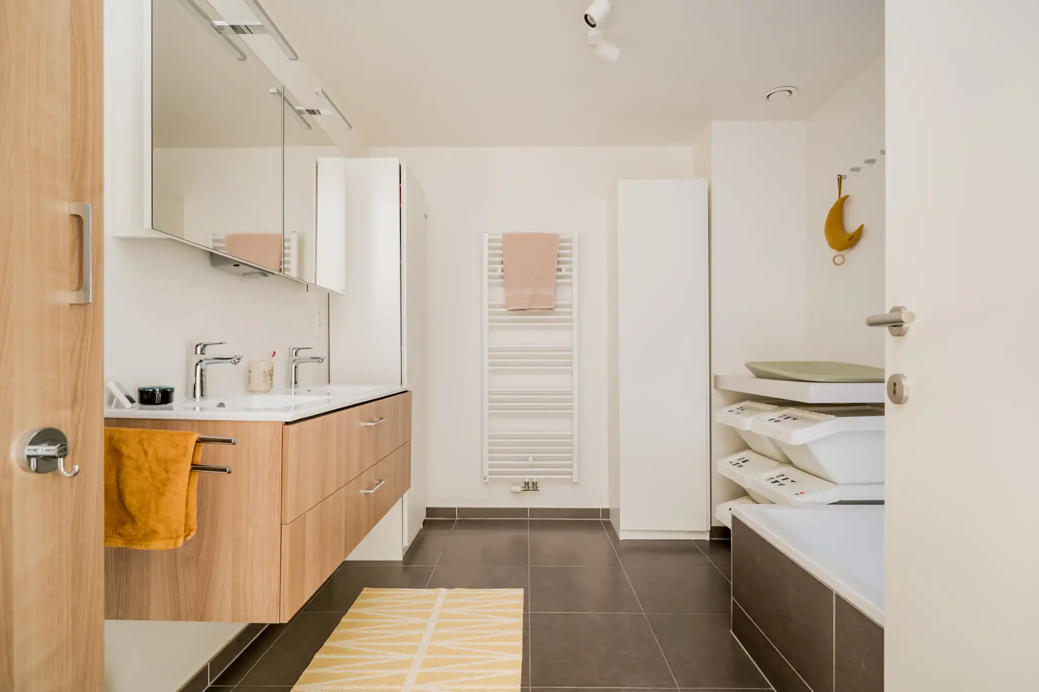 Stijlvol gelijkvloers appartement met 3 slaapkamers en ruim terras in groene, autoluwe woonomgeving foto 21