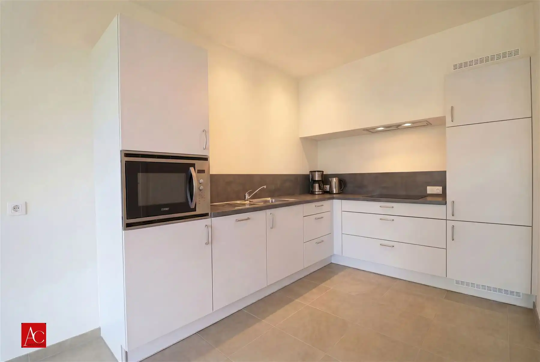 Serviceflat in recent complex met garage foto 4