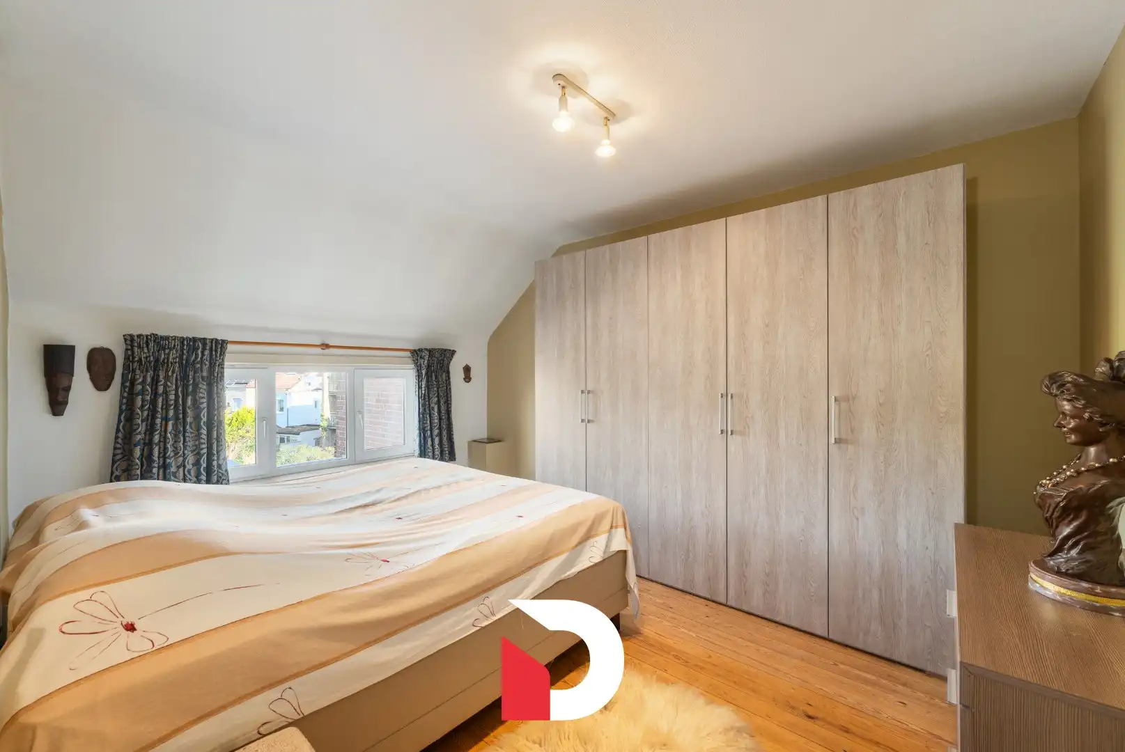 Handelswoning met veel potentieel op toplocatie in hartje Kristus-Koning (Brugge) foto 14