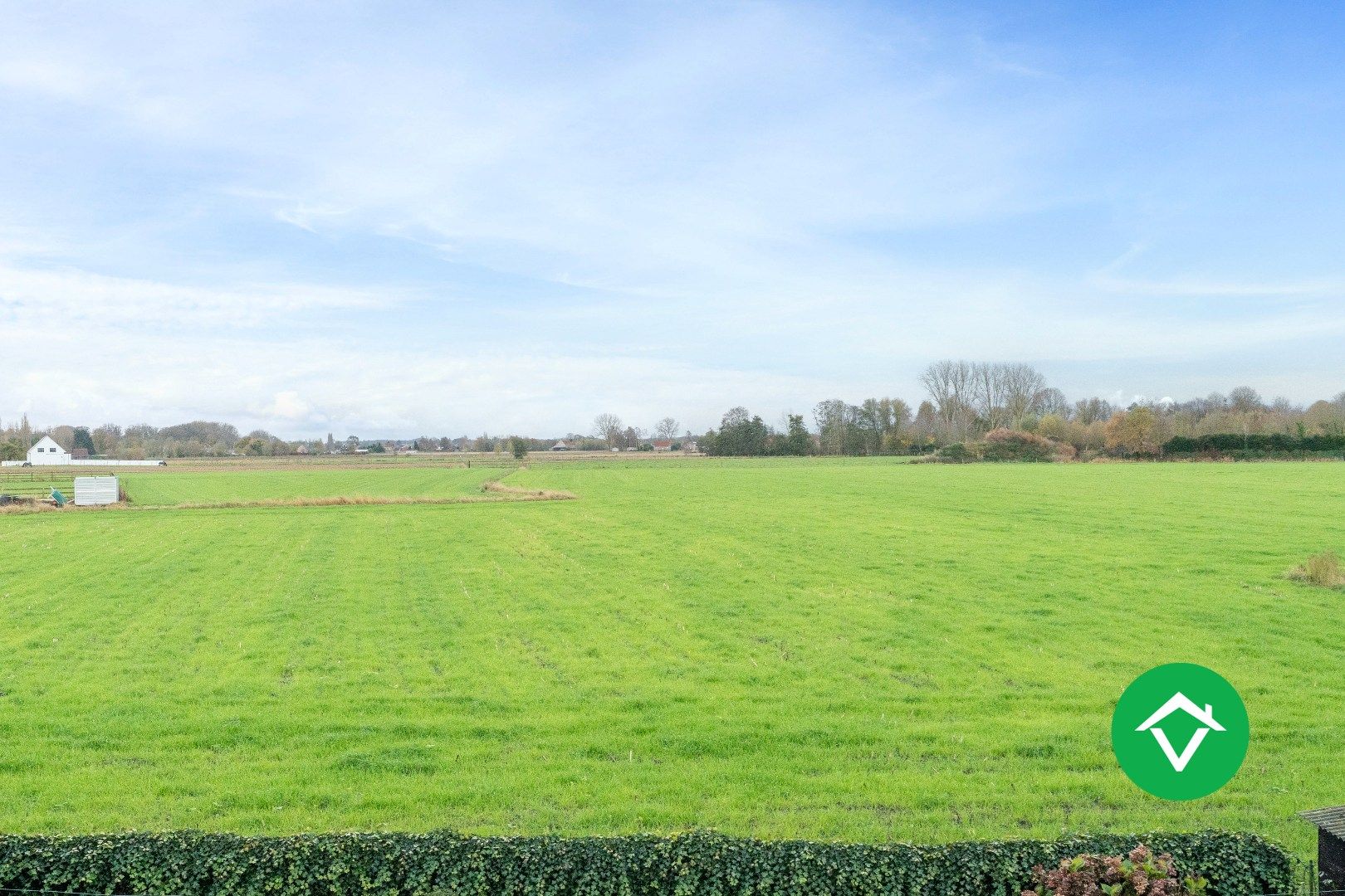 Op te frissen gezinswoning met twee garages en landelijk zicht te Eernegem foto 22