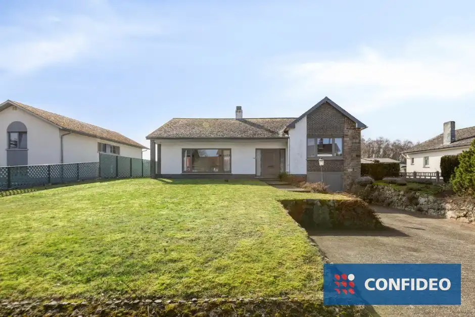 Hoofdfoto van de publicatie: Te renoveren open bebouwing op riant perceel