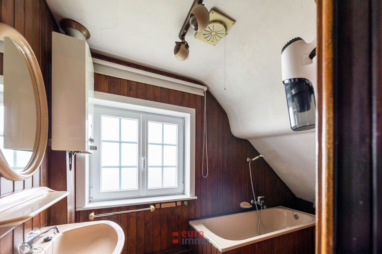Authentieke, half-open villa in cottage stijl! foto 9