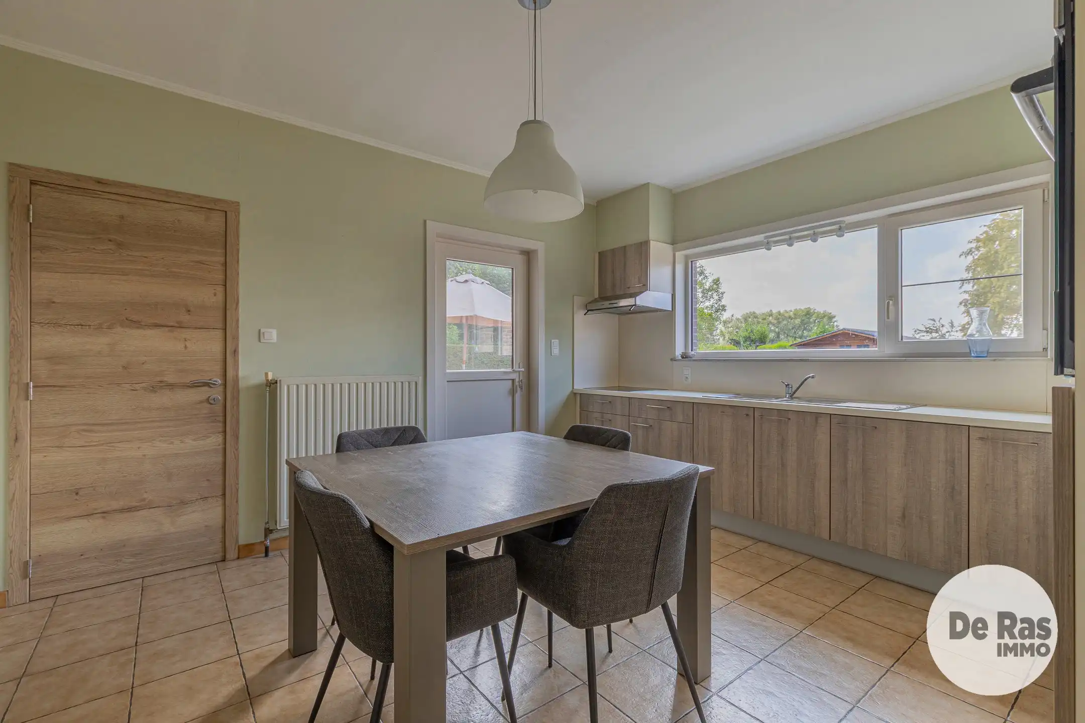 WICHELEN - Instapklare woning met 4 kamers, garage en tuin foto 10