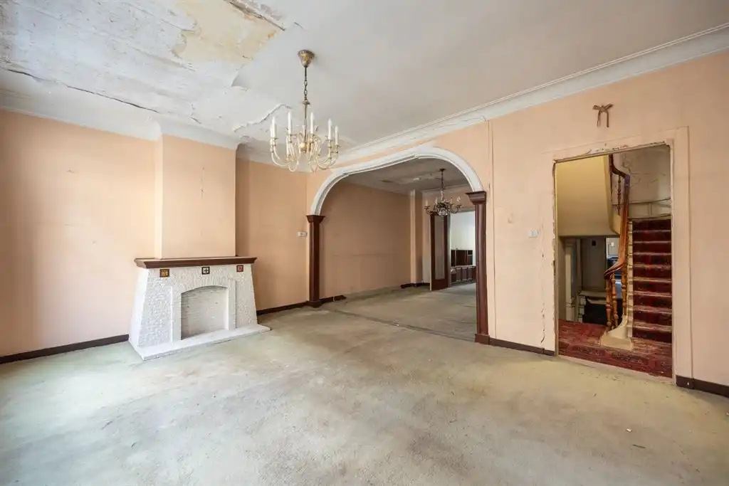 Magazijn pal in de stad met grote woonst foto 21