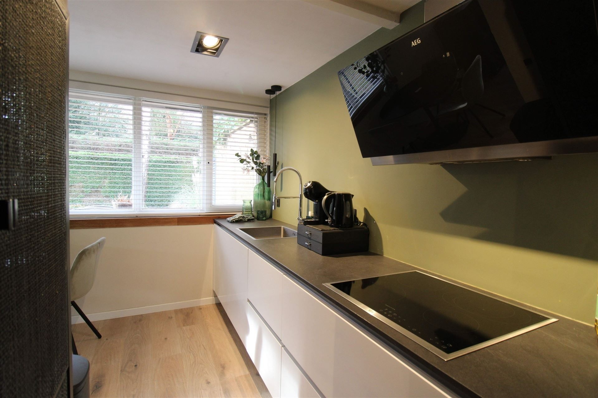 Instapklare gelijkvloerse vakantiewoning met twee slaapkamers, moderne keuken en een volledig afgesloten perceel op vakantiedomein Sonnevijver! foto 3